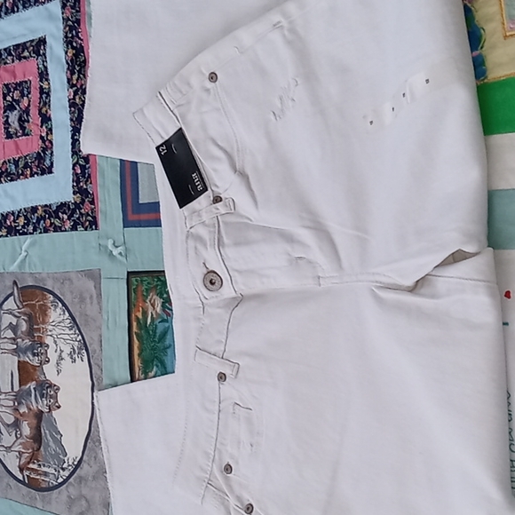 NWT,Cute,a.n.a,Lightly Distressed, Ankle/Crop,Jeans with Embroidered Frayed Hems - Picture 5 of 16